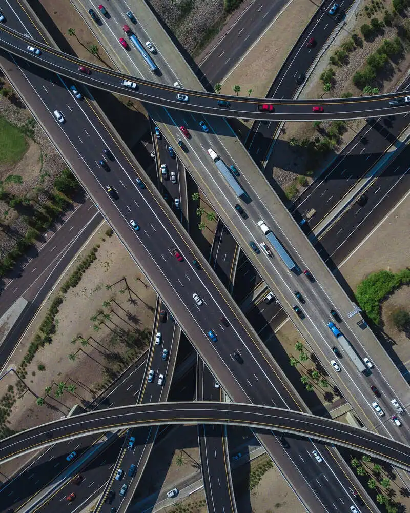 Imagem aerea de uma rodovia